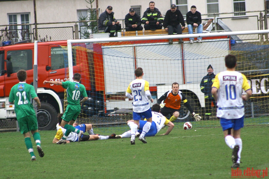 Mecz 18 kolejki (zalegej) II ligi: Olimpia Elblg - Pelikan owicz 1-0, fot. 12