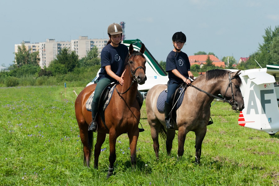 Lotniczy Festyn Rodzinny 2011 na terenie lotniska Aeroklubu Elblskiego, fot. 22