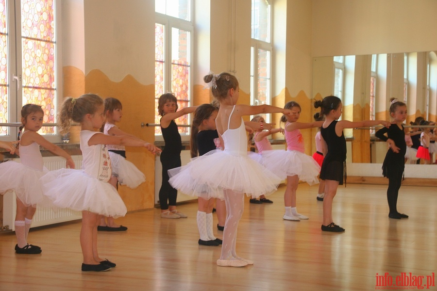 Formacja baletowa z Centrum Taca Cadmans, fot. 2