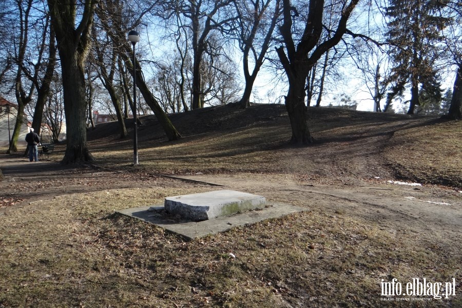 Park im. Traugutta - marzec 2013, fot. 8