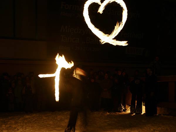 Tancerze ognia i pokaz grup ratownictwa, fot. 36