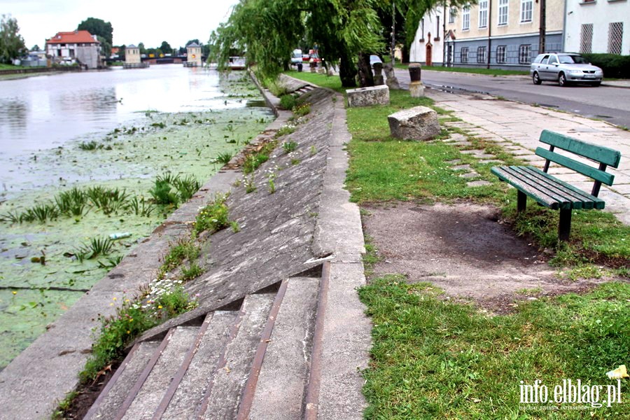 Bulwar Zygmunta Augusta - niewyremontowana cz prawego brzegu rzeki Elblg, fot. 10