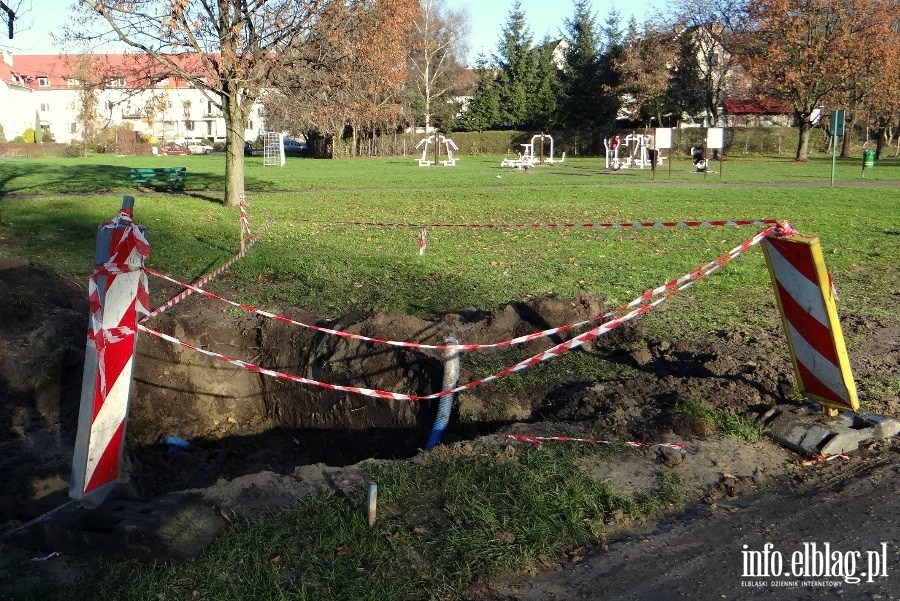 Zieleniec na ul. Mickiewicza - monta owietlenia i monitoringu, fot. 6