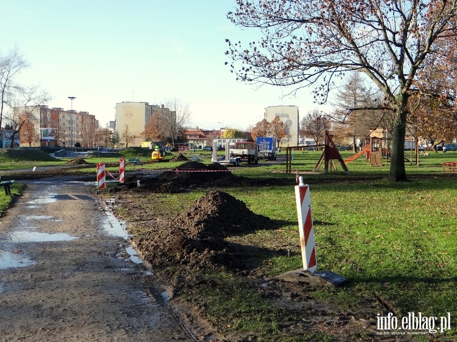 Zieleniec na ul. Mickiewicza - monta owietlenia i monitoringu, fot. 12