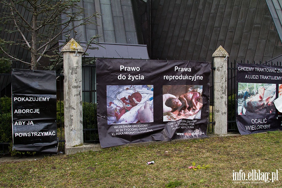 Banery przeciw aborcji na bramie Kocioa, fot. 5