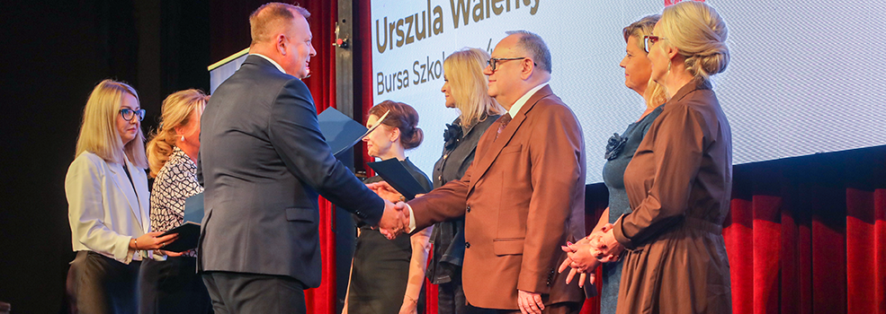 Elblg: Nauczyciele witowali, posypay si nagrody i medale (zdjcia)