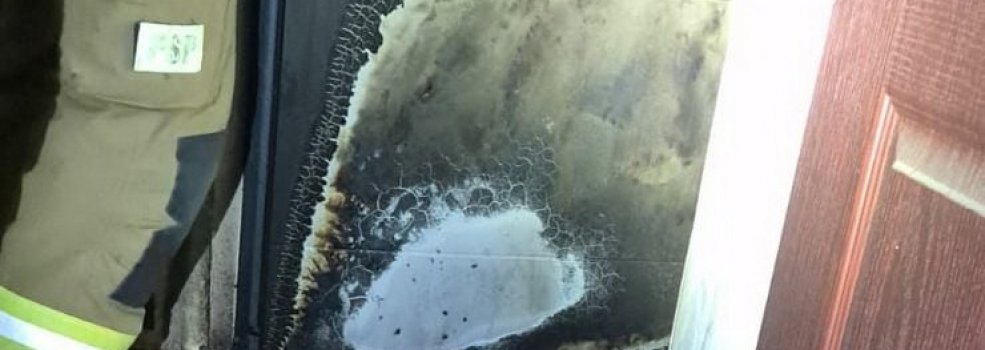 Nie chciaa go wpuci do mieszkania wic podpali drzwi