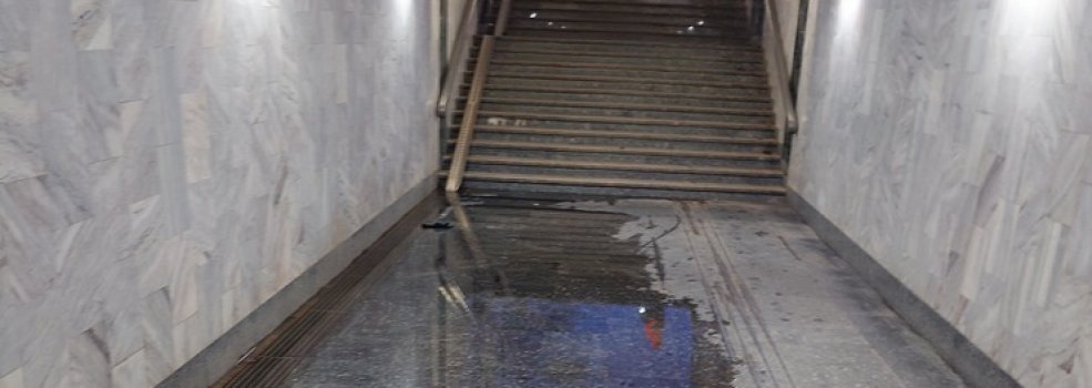 Radny PiS: Elbl�ski dworzec jest kompletnie zaniedbany. Nikt nic z tym nie robi!