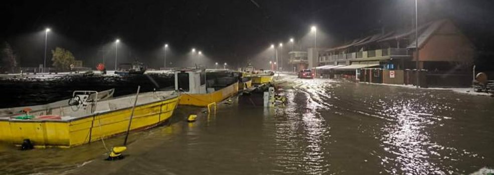 Trudna sytuacja we Fromborku. Woda wdziera si� do miasta�