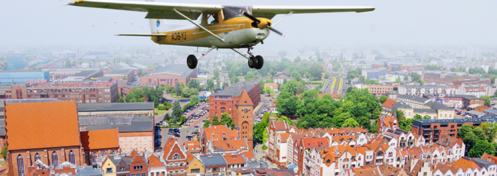 Elbl�skie lotnisko doczeka si� utwardzonego pasa startowego?