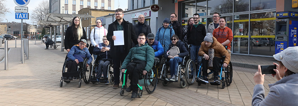 "Dworzec w Elbl�gu wymaga natychmiastowych zmian. Jest tu wiele barier"