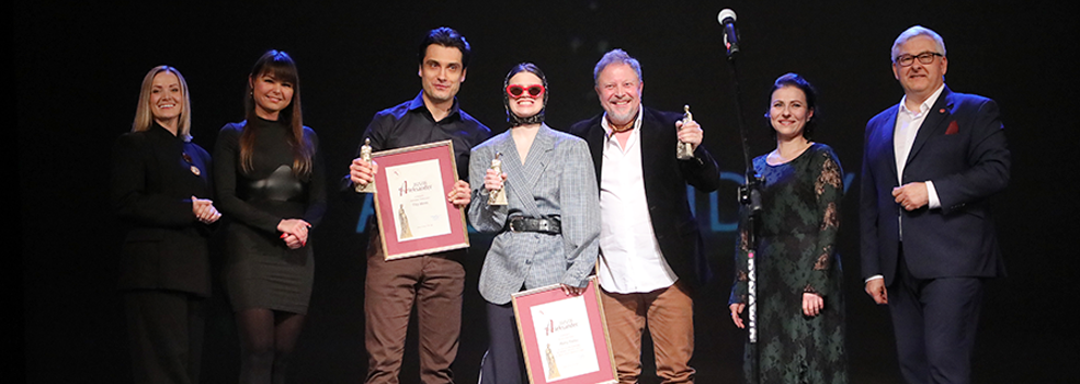 „Teatr jest potrzebny i wci�� potrafi ��czy� ludzi”. Do kogo trafi�y Aleksandry?