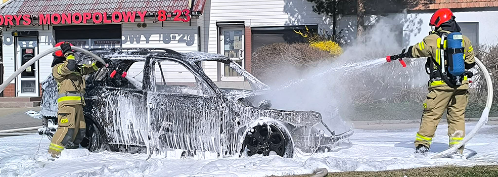 Po�ar samochodu na parkingu przy ul. Og�lnej
