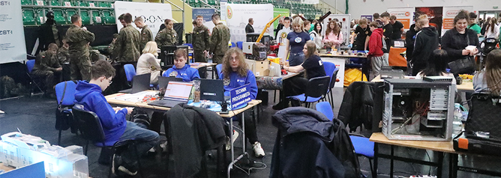 EduElbl�g pe�en m�odzie�y (zobacz zdj�cia)