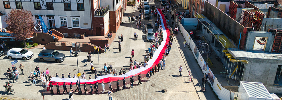 Tak Elbl�g �wi�towa� Dzie� Flagi. Zobacz przemarsz z bia�o-czerwon��(zdj�cia!)