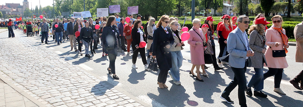 Ulicami Elbl�ga przeszed� kolorowy przemarsz