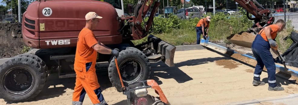 Przy Parku Wodnym Dolinka powstaje parking. "B�dzie ok. 100 nowych miejsc"
