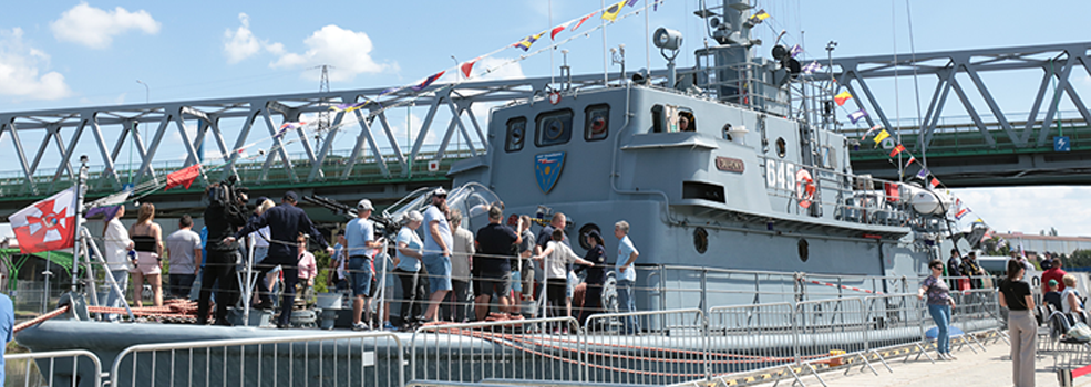 ORP �niardwy przyp�yn�� na �wi�to 16. �u�awskiego Pu�ku Logistycznego (zdj�cia)