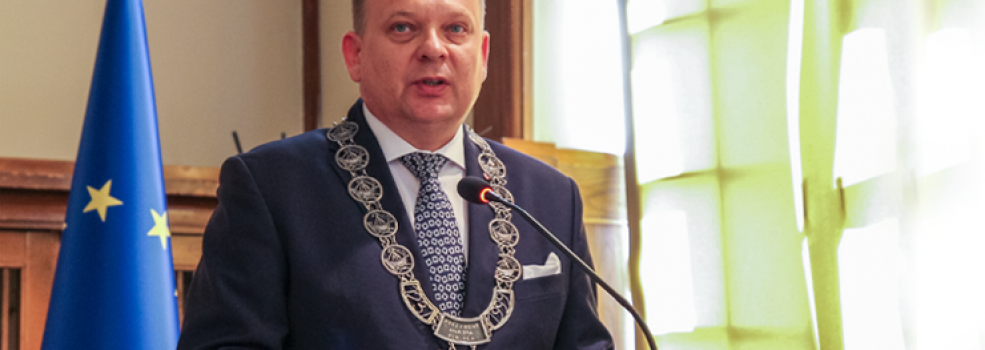 Prezydent z wotum zaufania i absolutorium