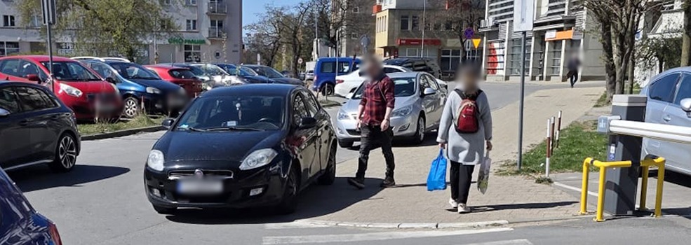 Karetka ani stra� tu nie przejedzie. Parkingowy koszmar przy 3 Maja?