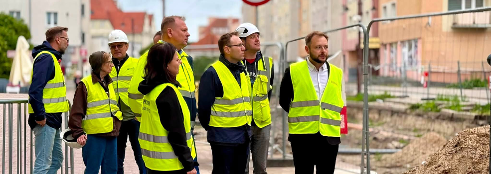Przy 1 Maja odkryto uszkodzenia kanalizacji deszczowej