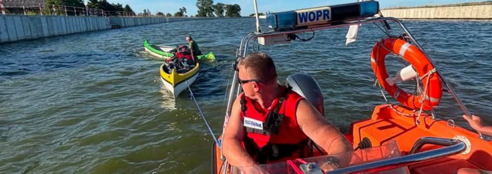 Akcja WOPR w Nowakowie. "Nie byli w stanie o w�asnych si�ach dop�yn�� do brzegu"