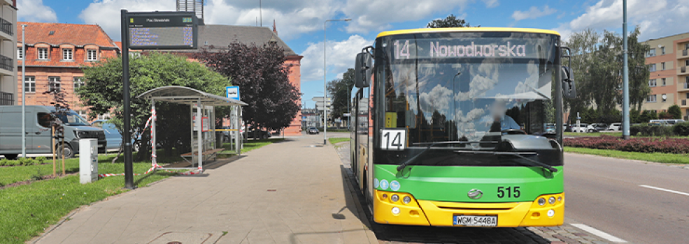 „To ju� nie jest zabawne. Komunikacja miejska je�dzi jak chce”. (ankieta)
