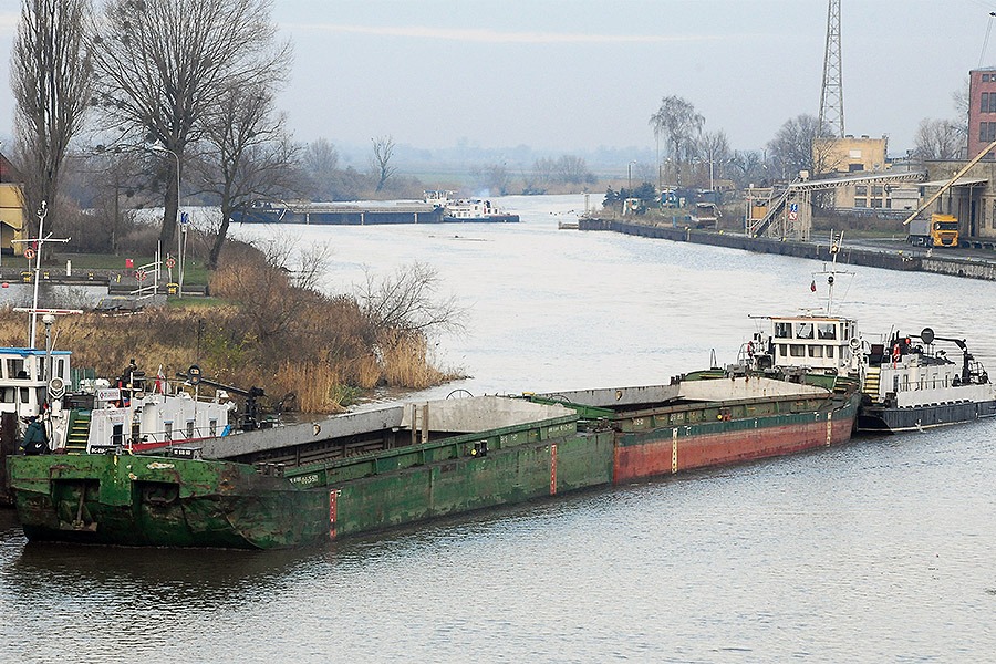 Barki na rzece Elblg