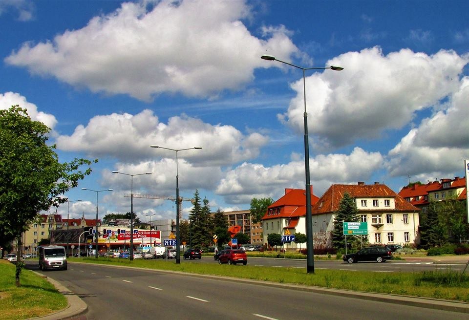 Rzut oka na Alej Grota Roweckiego w kierunku ul. 12 Lutego z przejcia dla pieszych przy sdzie (06.06.2015 r.)